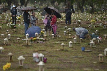 Dia Finados terá missa em todos os cemitérios do DF - (crédito: Carlos Vieira/CB/D.A Press) Dia Finados terá missa em todos os cemitérios do DF - (crédito: Carlos Vieira/CB/D.A Press)