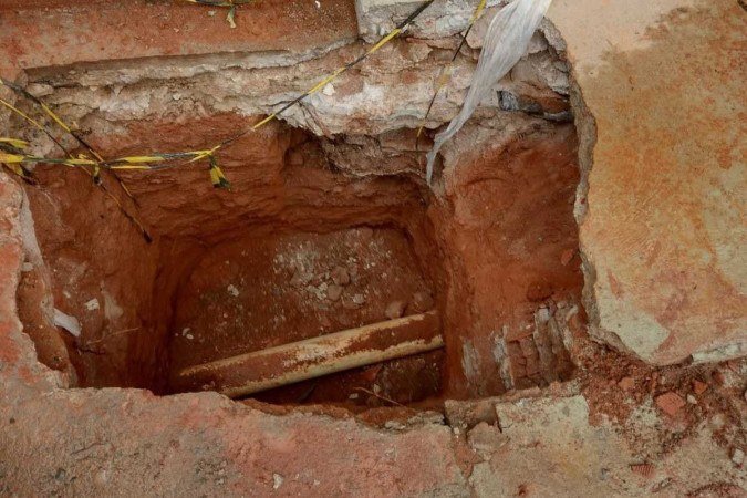 vigilante aposentado Sander Miguel da Silva, de 58 anos foi encontrado morto dentro de um buraco na QNE 22, ao lado do lote 40, perto da Avenida Comercial de Taguatinga Norte.