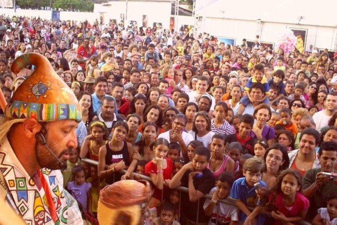 Artista Chico Simões, 62, apresenta teatro de bonecos 