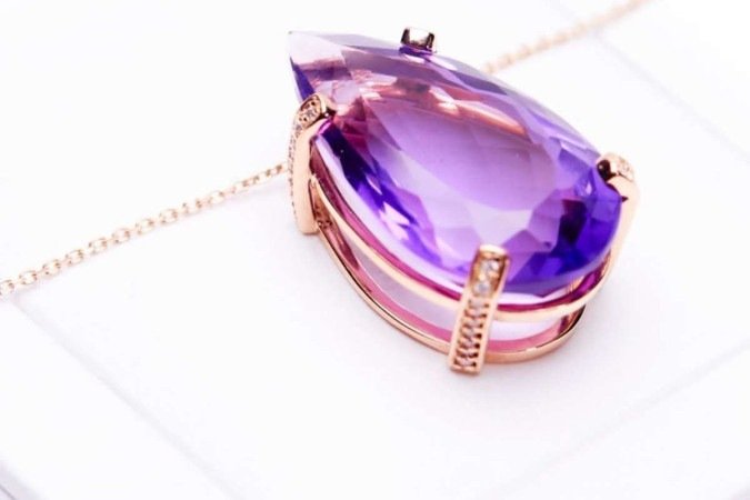 Colar Violeta, lançado na edição da CasaCor 
