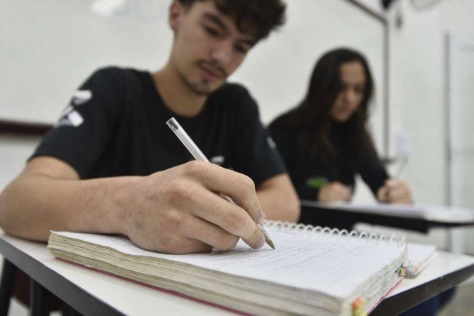 O vestibular da UFRGS recebeu inscrição de 22,1 mil pessoas, que disputam 4023 vagas em 97 opções de graduação - (crédito: Minervino Júnior/CB/D.A.Press) O vestibular da UFRGS recebeu inscrição de 22,1 mil pessoas, que disputam 4023 vagas em 97 opções de graduação - (crédito: Minervino Júnior/CB/D.A.Press)