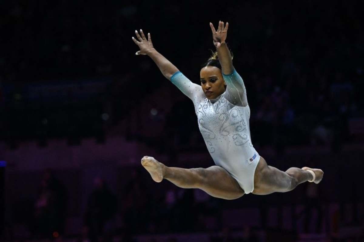 Rebeca Andrade fica fora do pódio das barras assimétricas no Mundial