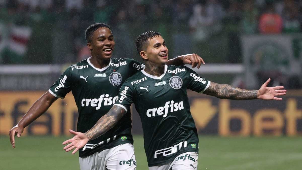 Com goleada, Palmeiras é campeão brasileiro e líder de títulos no país