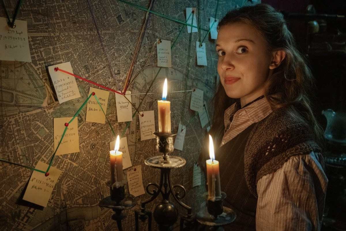 Millie amadurece junto com a história de 'Enola Holmes 2'