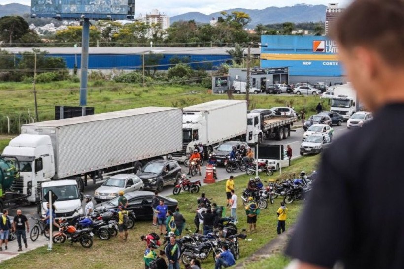 Neta relata que não pôde levar avó a velório da irmã por caos de bloqueios