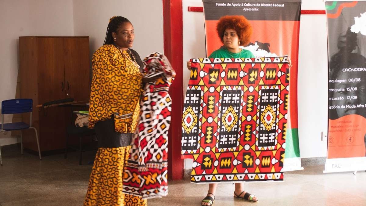 Projeto com africanos difunde cultura afro em escola pública da Ceilândia