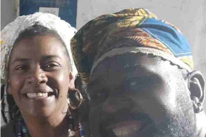 Iyá Paula de Odé em foto com o seu filho de santo Jerônimo Rufino dos Santos Junior