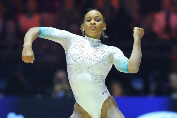 Liderado por Rebeca no Mundial de ginástica, Brasil garante vaga por  equipes em Paris 2024