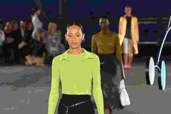 Durante a última edição do Nova York Fashion Week, modelos  desfilaram com releituras do estilo 