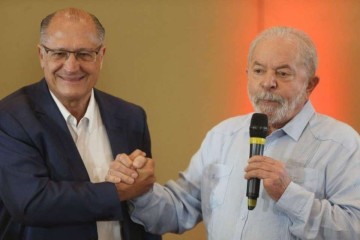 Em uma publicação no X (antigo Twitter) em que cita o presidente Lula, Alckmin celebrou o volume recorde de vendas de automóveis, colocando o Brasil entre os 10 maiores mercados globais do setor  -  (crédito: Felipe Araújo/AFP)