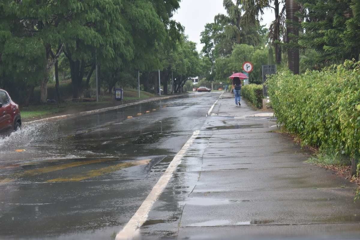 Granizo, raios, trovoadas e ventos causam estragos e transtornos