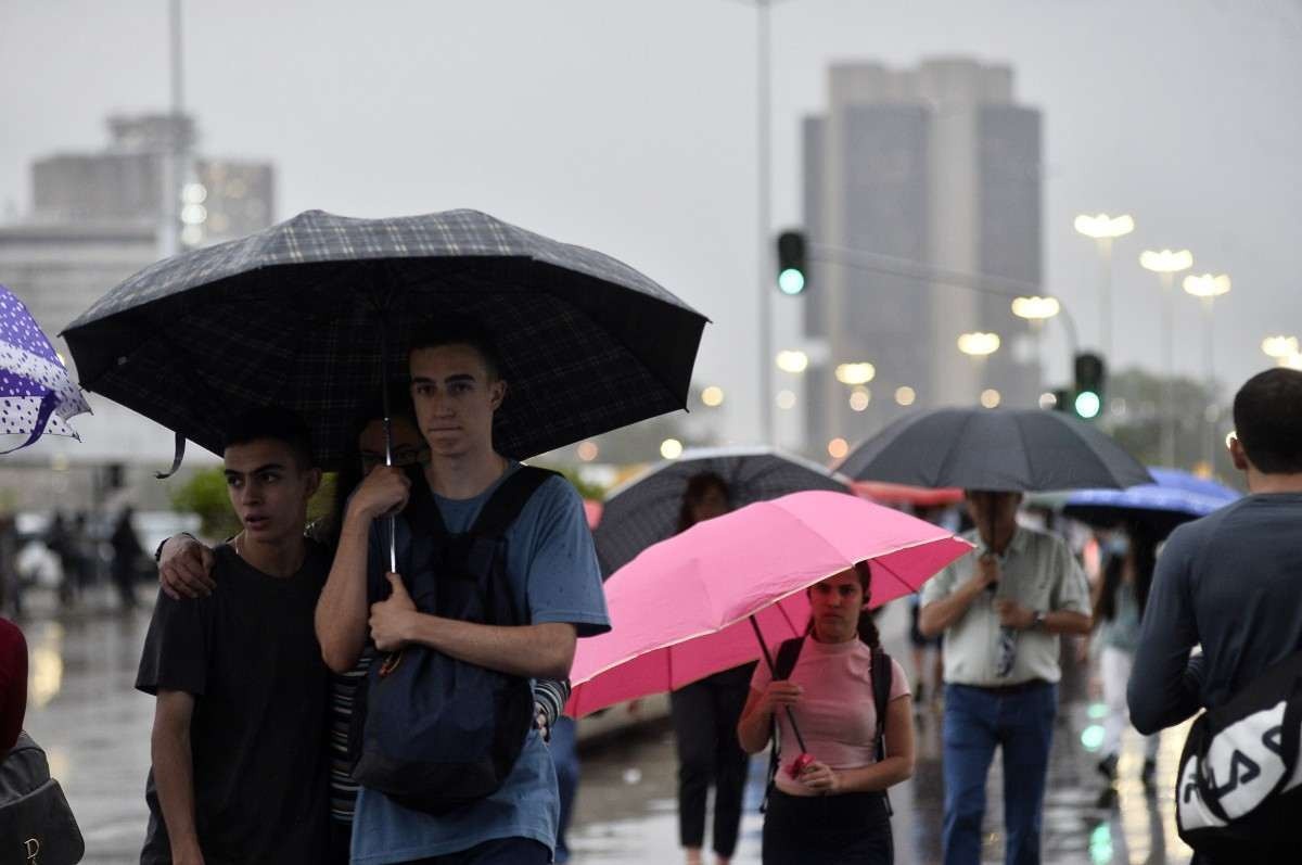 DF terá fim de semana com pancadas de chuva e temperatura máxima de 26°C