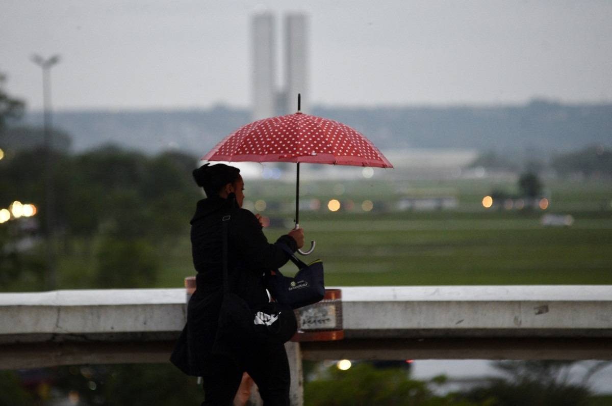 Previsão do tempo no feriado é de pancadas de chuva e trovoadas