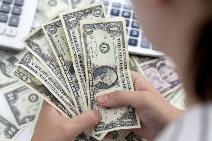 Depois de perder quase 40% do valor entre 2020 e 2021, a moeda brasileira se recuperou neste ano, mas ainda está muito longe do equilíbrio - Depois de perder quase 40% do valor entre 2020 e 2021, a moeda brasileira se recuperou neste ano, mas ainda está muito longe do equilíbrio -