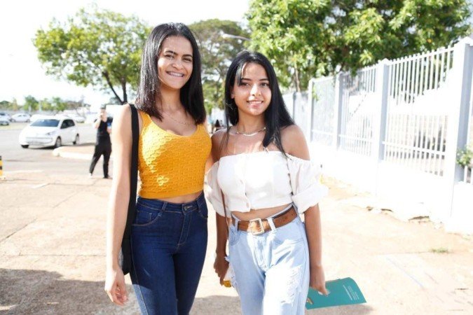  13-11/2022- Primeiro dia de  prova do ENEM de 2022- Camile clara Félix  e Bianca Pereira