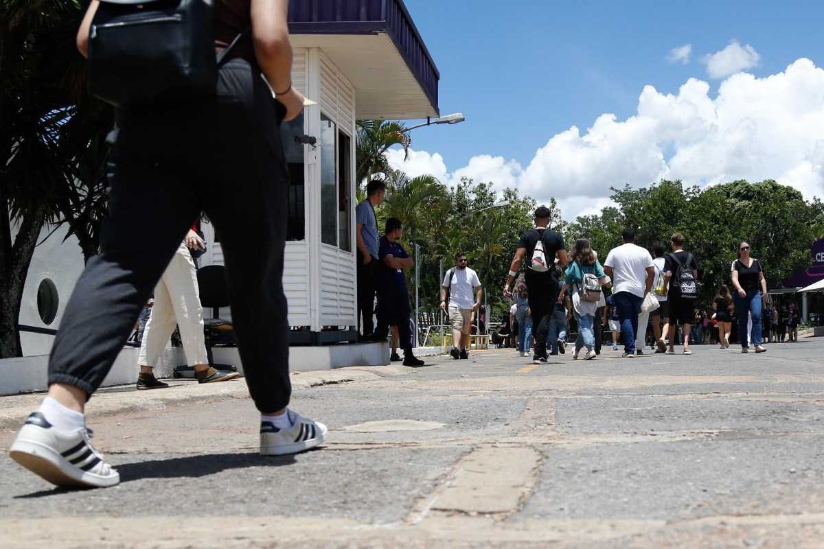 Adolescentes Brigam Em Escola De Taguatinga E Um Deles Leva Facada Na Perna