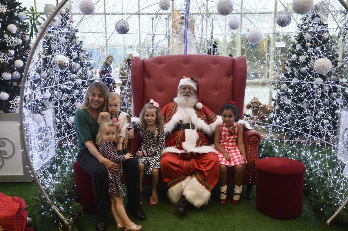 Papai Noel do Taguatinga Shopping recebe a criançada e seus pedidos para a tão esperada data 