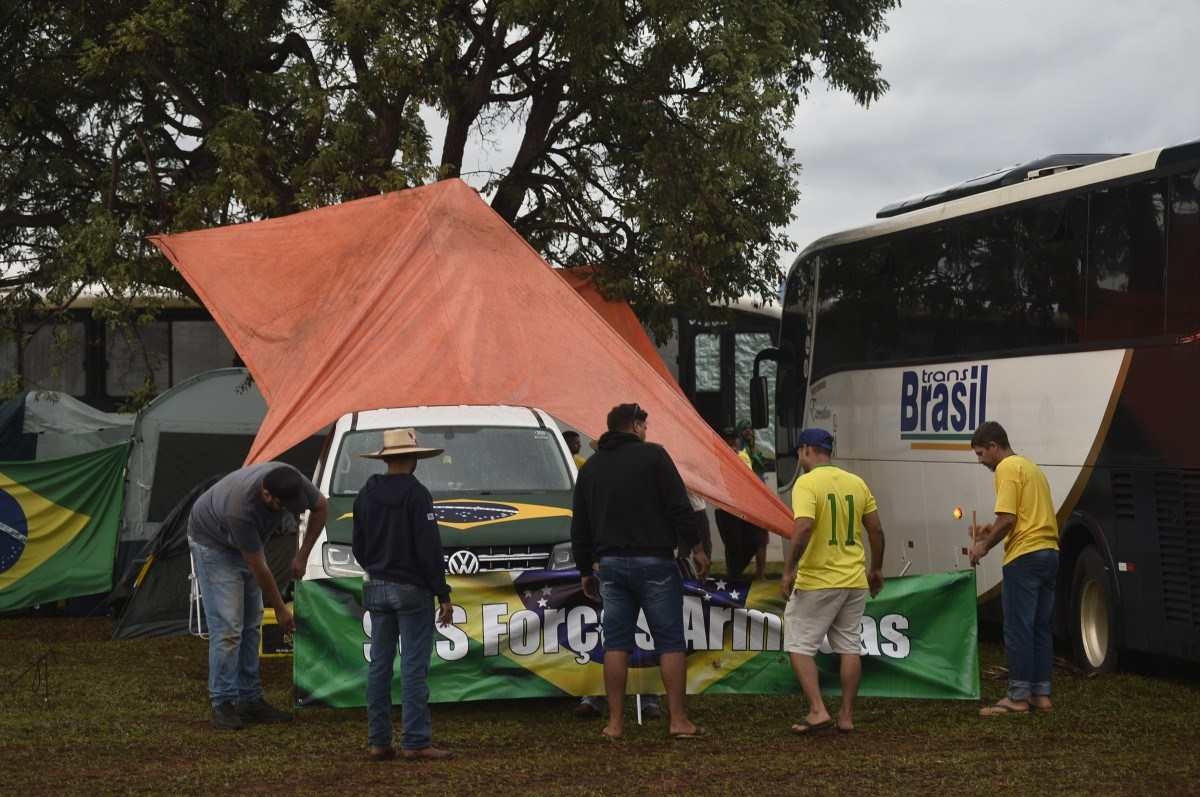 Manifestantes bolsonaristas fazem manual para evitar acusação de 'golpismo'