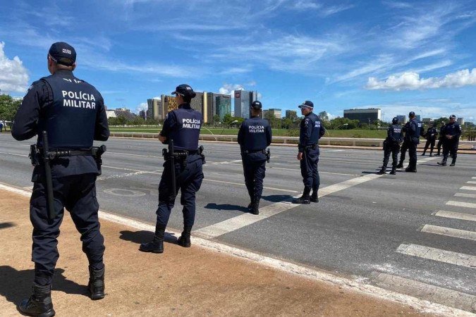 Esplanada permanece fechada e com poucos visitantes nesta terça-feira - (crédito: Rafaela Gonçalves / CB / DA.Press) Esplanada permanece fechada e com poucos visitantes nesta terça-feira - (crédito: Rafaela Gonçalves / CB / DA.Press)