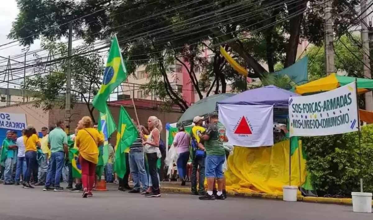 Manifestantes também ocuparam as redondezas de unidade militar no Barro Preto