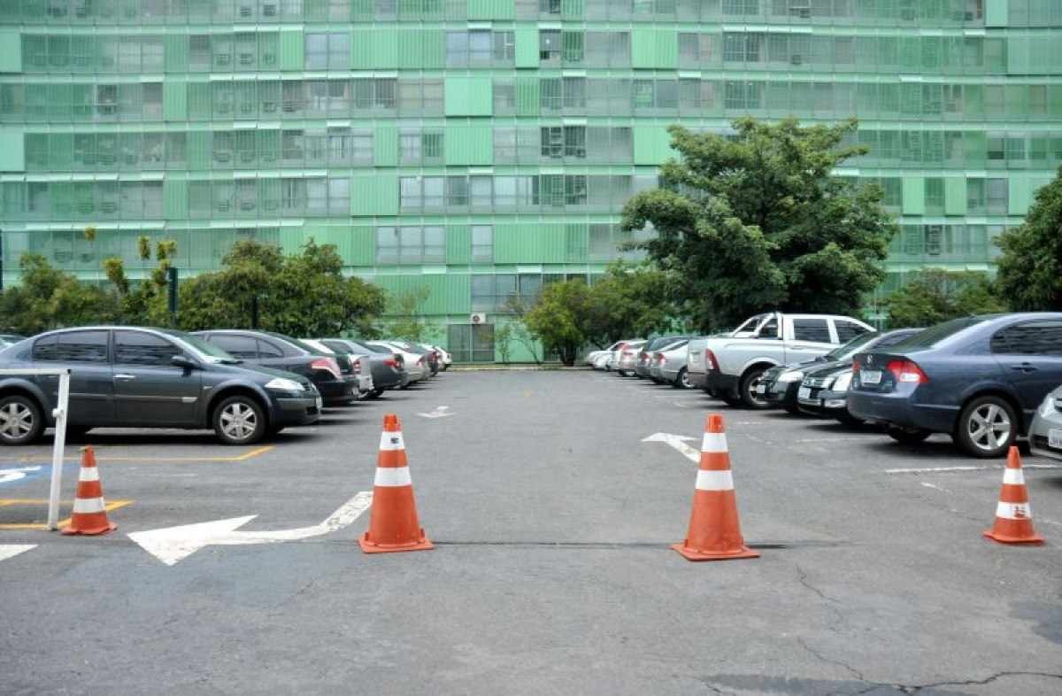 Estacionamento pago avança e deve começar em 2023