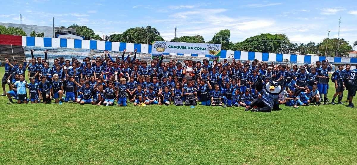 Escolinha de futebol abre 500 vagas gratuitas para crianças e jovens