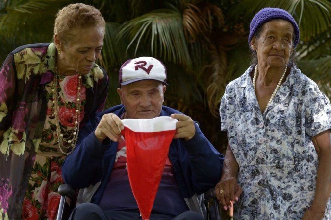  16/11/2022 Crédito: Carlos Vieira/CB. Cidades - Natal do Lar dos Vellhinhos Maria Madalena. Na Foto: José Isidoro dos Santos, Zuíla Magalhães e Margarida Alves de Sousa ( toca lilás)