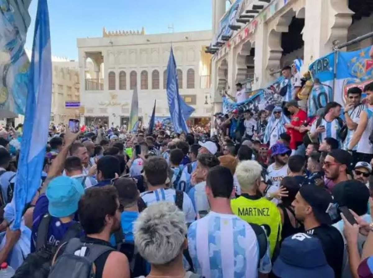 Jogadores da Argentina cantam música com provocação ao Brasil após