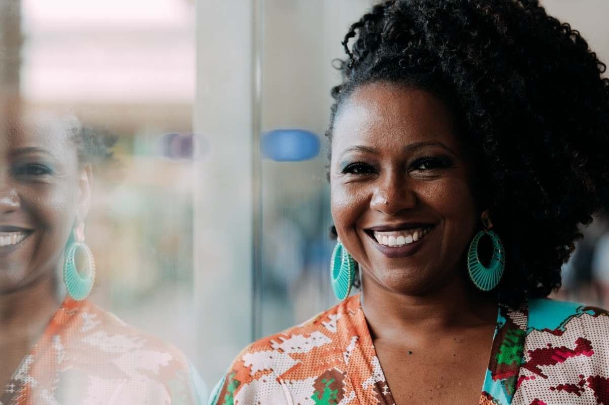 Cris Pereira, cantora, sambista e mestre em história cultural pela UnB 