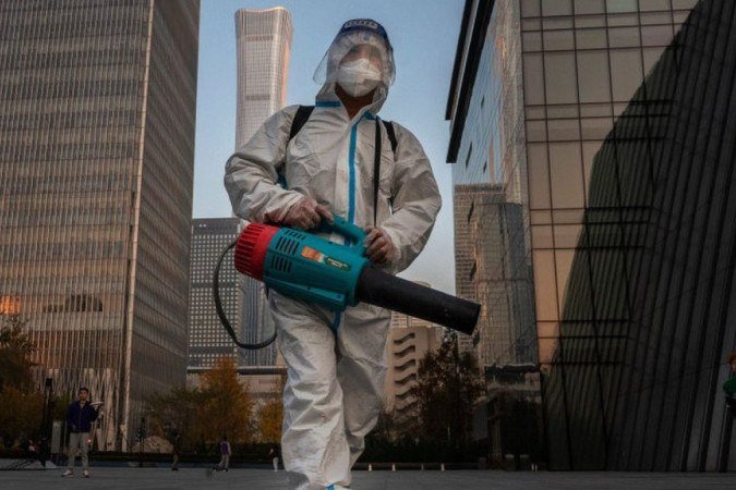 A política de 'covid zero', com confinamentos e quarentenas forçadas, vem gerando tensão entre os cidadãos na China.
crédito: GETTY IMAGES
- A política de 'covid zero', com confinamentos e quarentenas forçadas, vem gerando tensão entre os cidadãos na China.
crédito: GETTY IMAGES
-