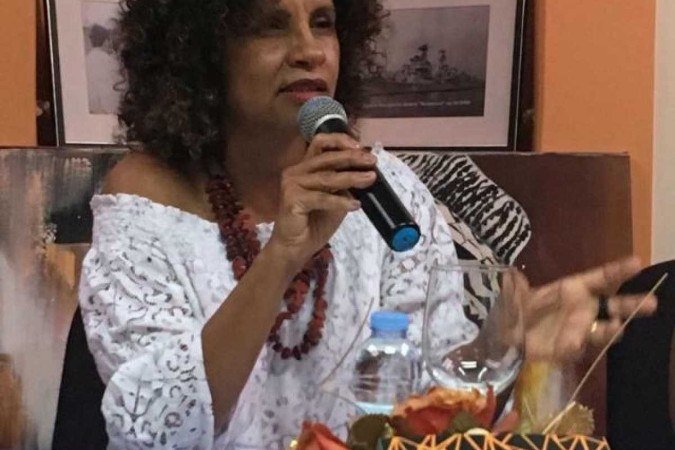 Professora Renísia: Professora Renísia: