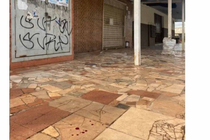 Homem tentou correr até a casa de um familiar, mas caiu em frente ao portão - (crédito: Material cedido ao Correio) Homem tentou correr até a casa de um familiar, mas caiu em frente ao portão - (crédito: Material cedido ao Correio)