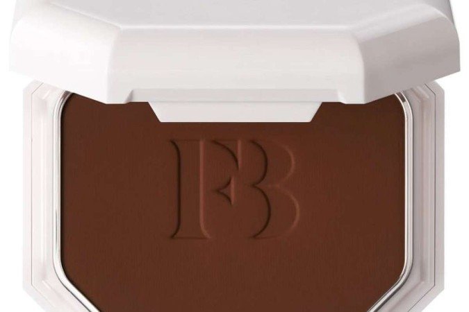 Base em pó 
Fenty Pro Filt'r Powder Foudation R$ 184,00