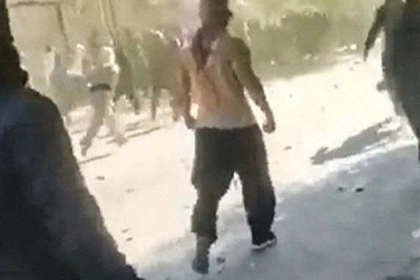 Manifestantes confrontam a polícia na cidade curda de Javanrud