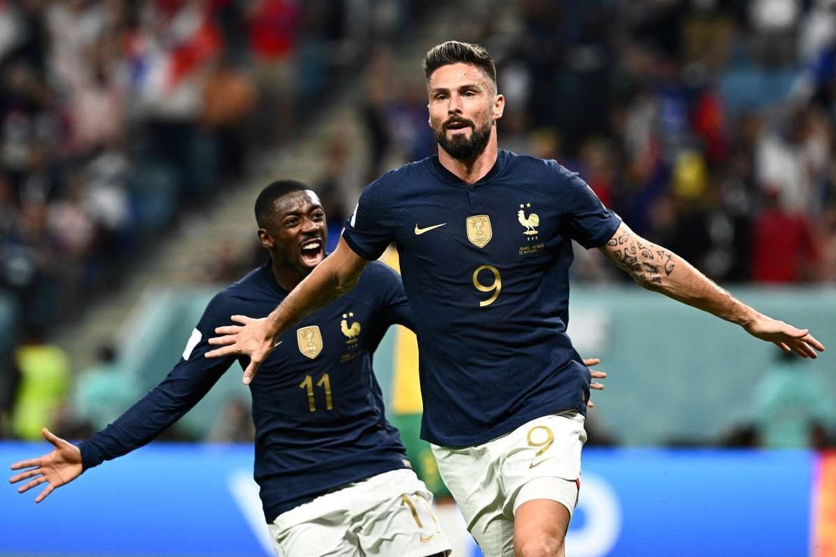 Atual campeã, França vence Austrália com ressurreição e recorde de Giroud