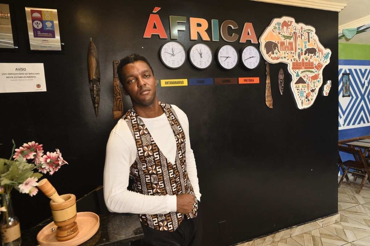  22/11/2022. Crédito: Minervino Júnior/CB/D.A Press. Brasil.  Brasilia - DF. Cultura negra em Brasília. Renê Mapouma sócio fundador da lija Afrikanus.