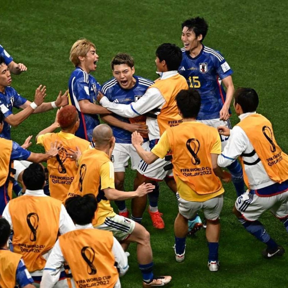 Jogadores da Alemanha protestam contra a Fifa em jogo contra Japão
