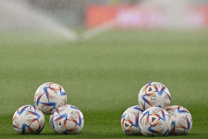 Bolas oficiais são retratadas em campo antes da partida de futebol do Grupo E da Copa do Mundo Qatar 2022 entre Espanha e Costa Rica no Al-Thumama Stadium em Doha em 23 de novembro de 2022. - (crédito: Glyn KIRK / AFP) Bolas oficiais são retratadas em campo antes da partida de futebol do Grupo E da Copa do Mundo Qatar 2022 entre Espanha e Costa Rica no Al-Thumama Stadium em Doha em 23 de novembro de 2022. - (crédito: Glyn KIRK / AFP)