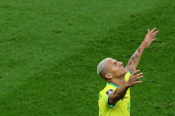 Convocado por Fernando Diniz como referência ofensiva nas Eliminatórias, Richarlison passa por período negativo na relação com as redes - (crédito: Giuseppe Cacace/AFP) Convocado por Fernando Diniz como referência ofensiva nas Eliminatórias, Richarlison passa por período negativo na relação com as redes - (crédito: Giuseppe Cacace/AFP)