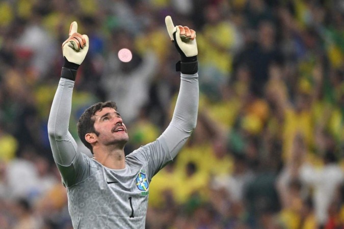 Goleiro Alisson é cortado da estreia do Brasil nas eliminatórias para a  Copa