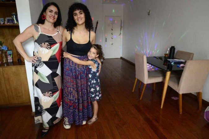 Janaína Aguillera e as filhas vão compartilhar o apartamento em que moram na Asa Norte