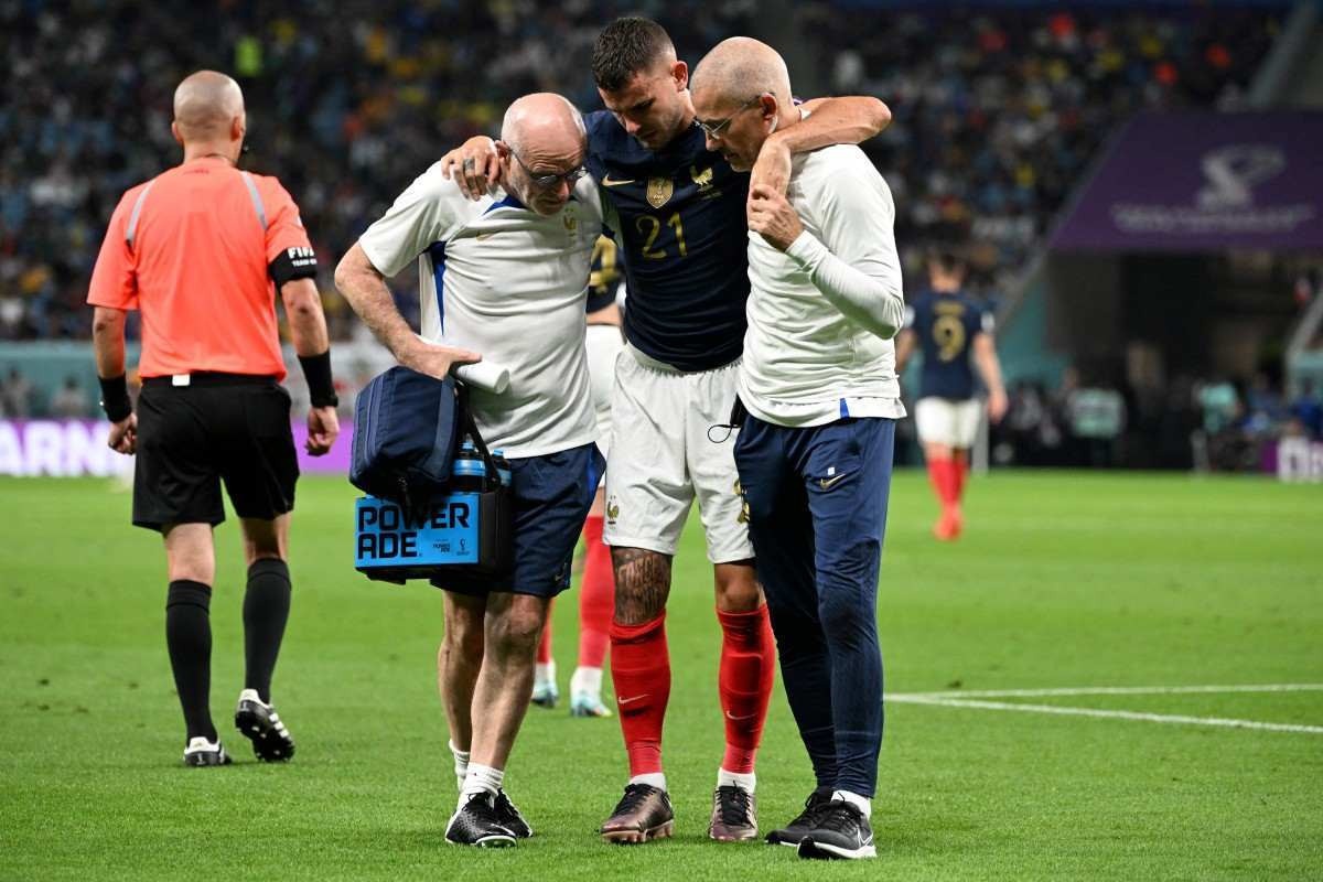 Lucas Hernández é operado com sucesso após lesão no joelho na Copa do Mundo