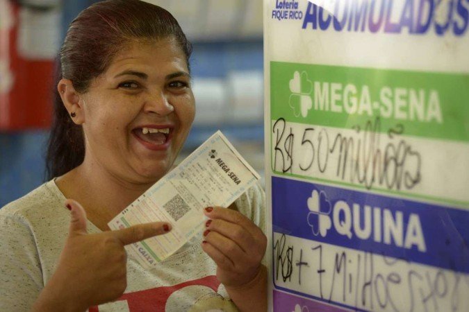 Mega-Sena acumulada. Alaídes Borja, na lotérica na Rodoviária do Plano Piloto. 