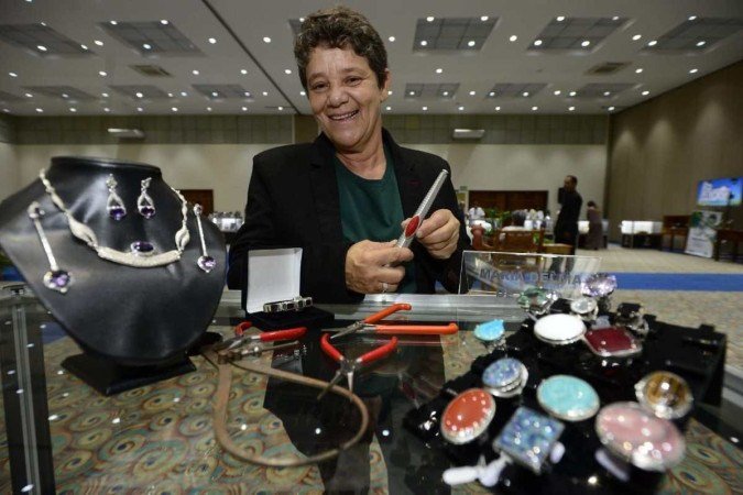  2° Edição Expo Jóias de Pirenópolis.  Artesão - Artesã Maria Delma de Melo com suas jóias
