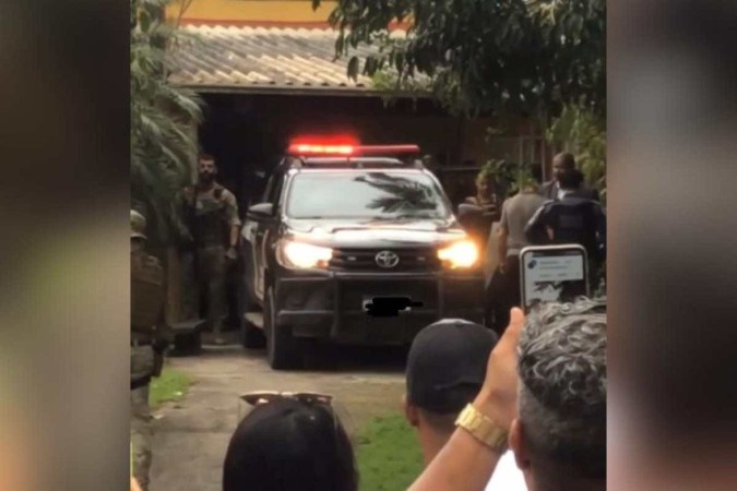 Prisão foi feita na casa do atirador após a polícia desvendar a placa do carro utilizado por ele para fugir das escolas que atacou em Aracruz, no Espírito Santo -  (crédito: Instagram @arthur_mcampos/Reprodução)