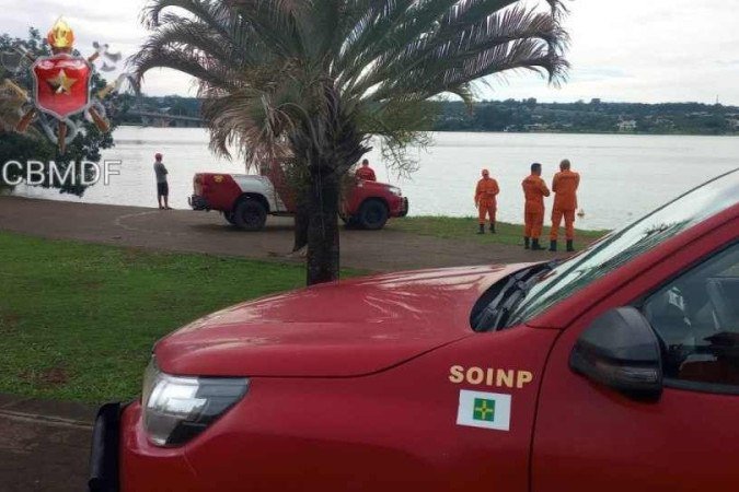 Militares retiraram o corpo do jovem. O caso é investigado pela Polícia Civil - (crédito: CBMDF/Divulgação) Militares retiraram o corpo do jovem. O caso é investigado pela Polícia Civil - (crédito: CBMDF/Divulgação)