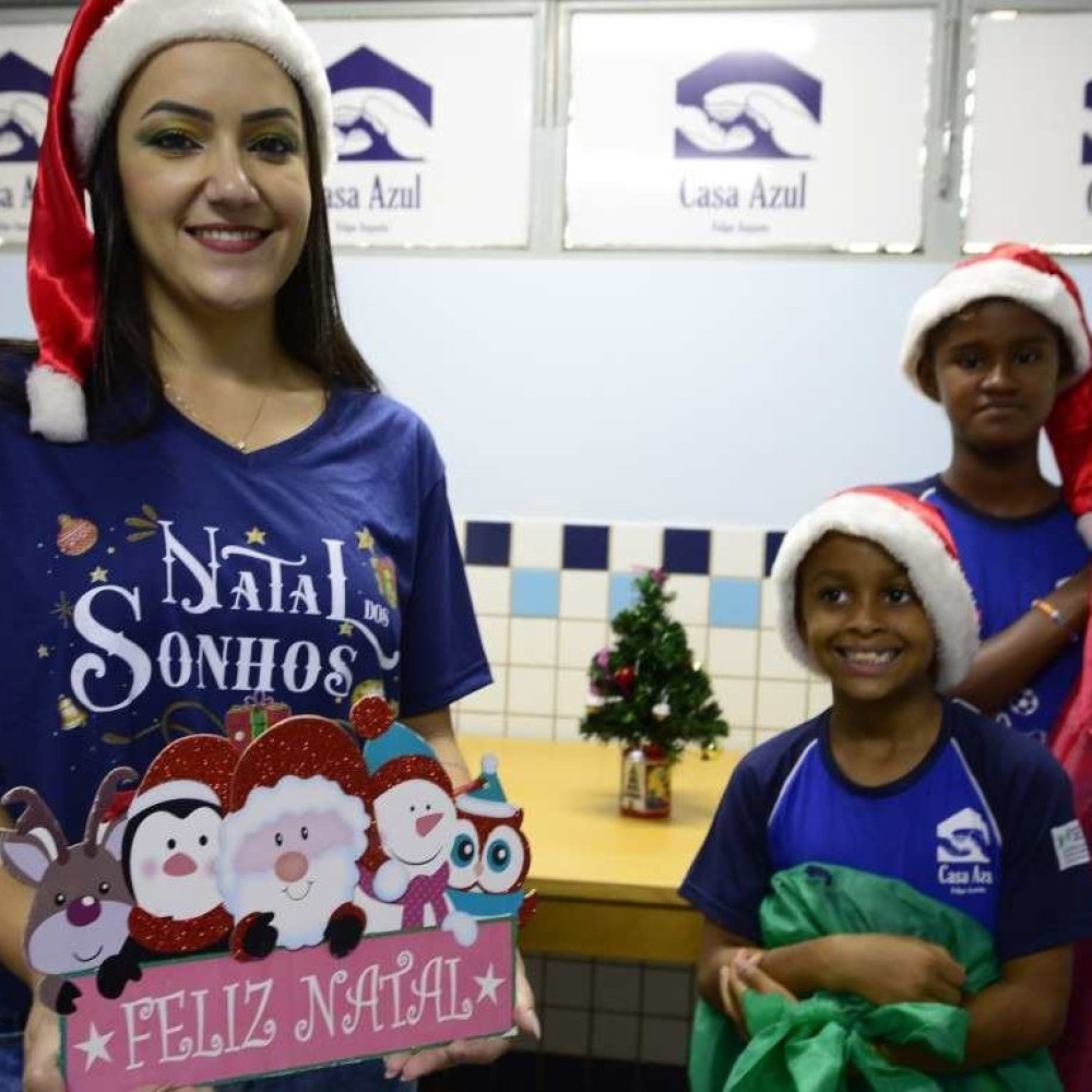 Escola de Samambaia ganha visita do Papai Noel em ação social de Natal