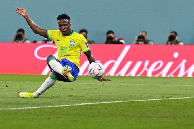  Brazil's forward #20 Vinicius Junior kicks the ball during the Qatar 2022 World Cup Group G football match between Brazil and Switzerland at Stadium 974 in Doha on November 28, 2022. (Photo by Fabrice COFFRINI / AFP)
      