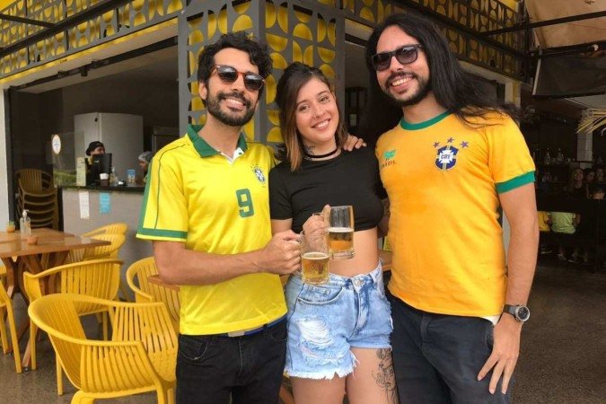 Os amigos Flávio Altoé, Fernanda Santana e José Siqueira de longa data, há mais de 22 anos, opinaram sobre o que estão achando do mundial - (crédito: Raissa Carvalho*/CB/D.A.Press) Os amigos Flávio Altoé, Fernanda Santana e José Siqueira de longa data, há mais de 22 anos, opinaram sobre o que estão achando do mundial - (crédito: Raissa Carvalho*/CB/D.A.Press)