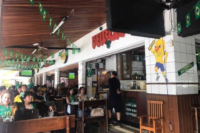 A população do Beirute, talvez, tenha formatado, em sua imaginação, um Brasil ideal, honesto, trabalhador e feliz, onde cabemos todos nós - (crédito: Raissa Carvalho*/CB/D.A.Press) A população do Beirute, talvez, tenha formatado, em sua imaginação, um Brasil ideal, honesto, trabalhador e feliz, onde cabemos todos nós - (crédito: Raissa Carvalho*/CB/D.A.Press)
